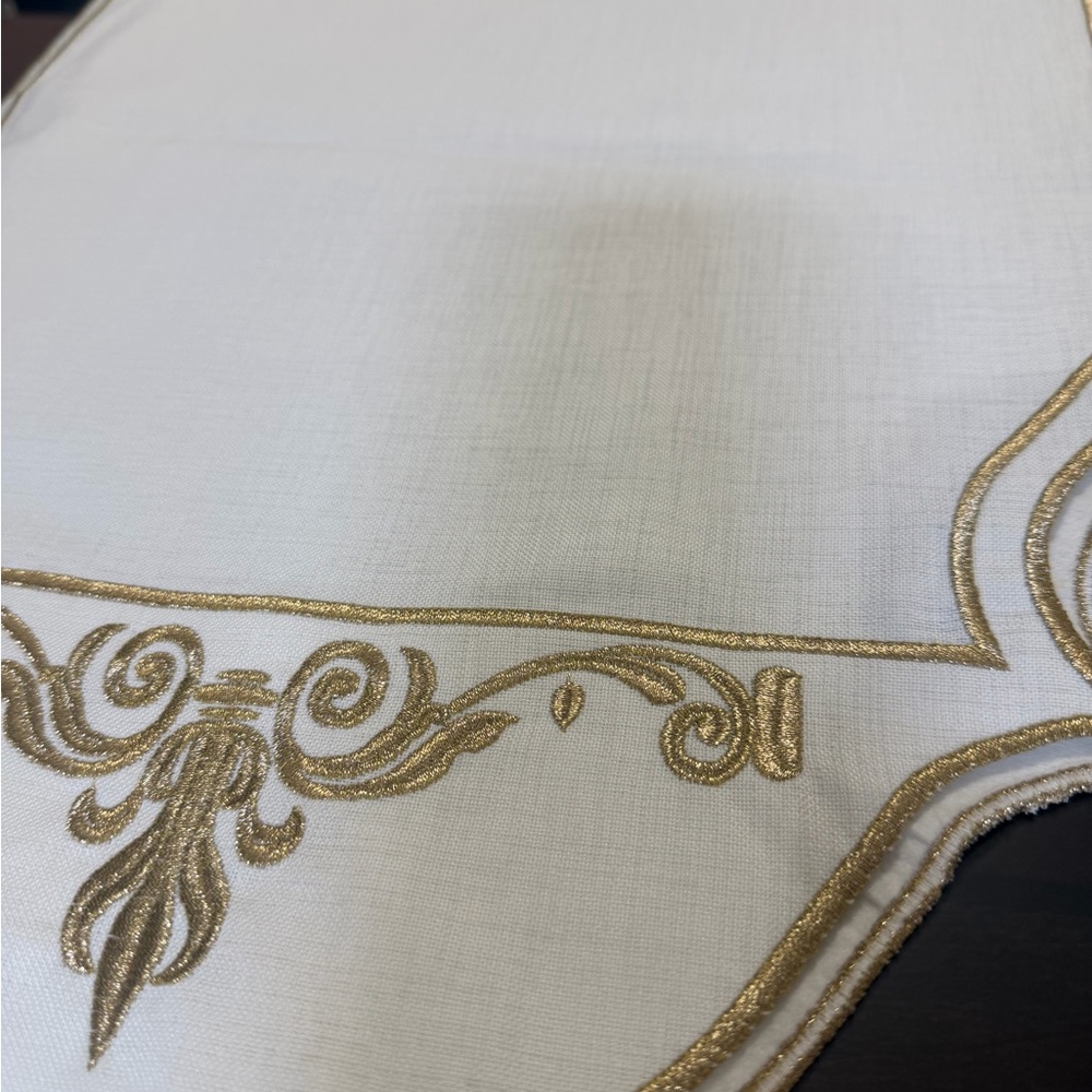 Handmade White and Gold Table Setting Set - Picture 5 of 6